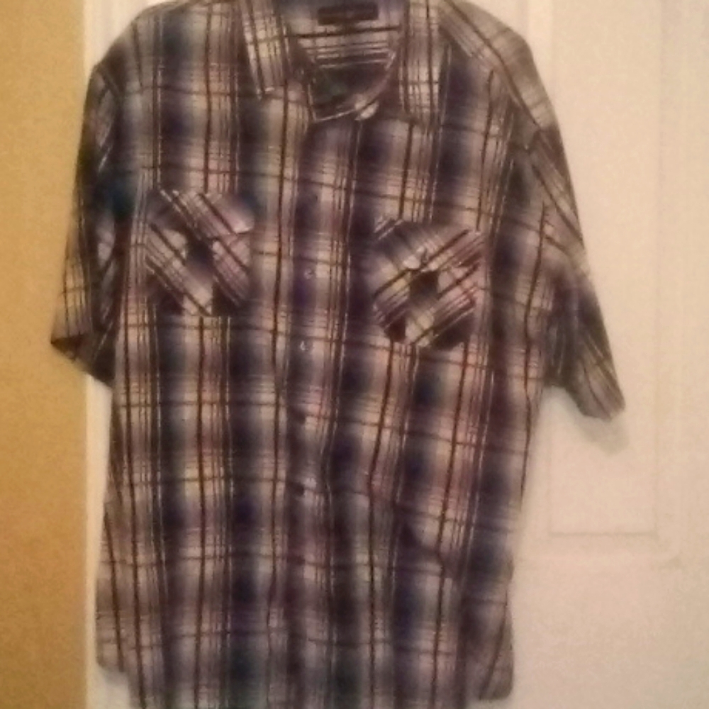 Plaid short sleeve shirt